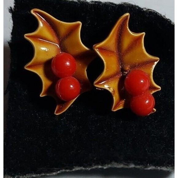 Vintage 50s/60s Christmas Holly Red Berry Leaves Enamel Screw-Back Earrings - Picture 1 of 6